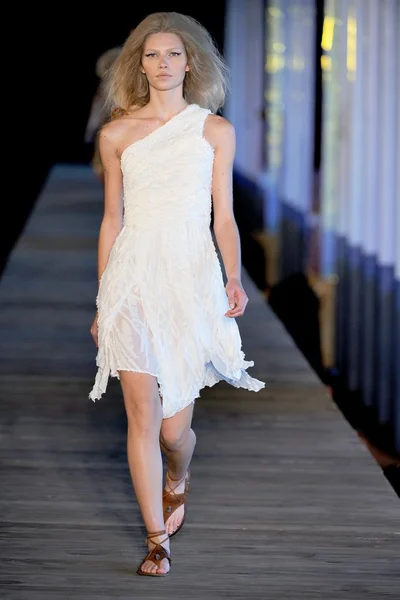 Look 17